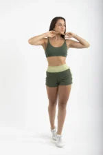 SHORT RAVENA MILITAR COM PISTACHE - TONS DA NATUREZA