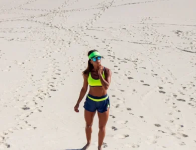 Moda Fitness feminina com proteção solar: estilo, saúde e performance